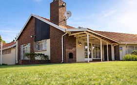 Spacious 4-Bed Holiday Home In Florida Park! Swimming Pool! Parking! Fast Wifi!